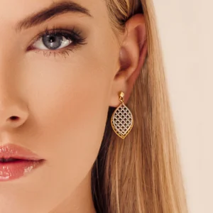 Kierrätetystä kullatusta sterlinghopeasta valmistetut korvakorut LEAVES